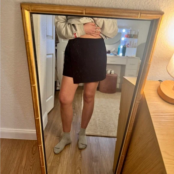 Abercrombie Black Mini Skort- Size Medium - Picture 2 of 10